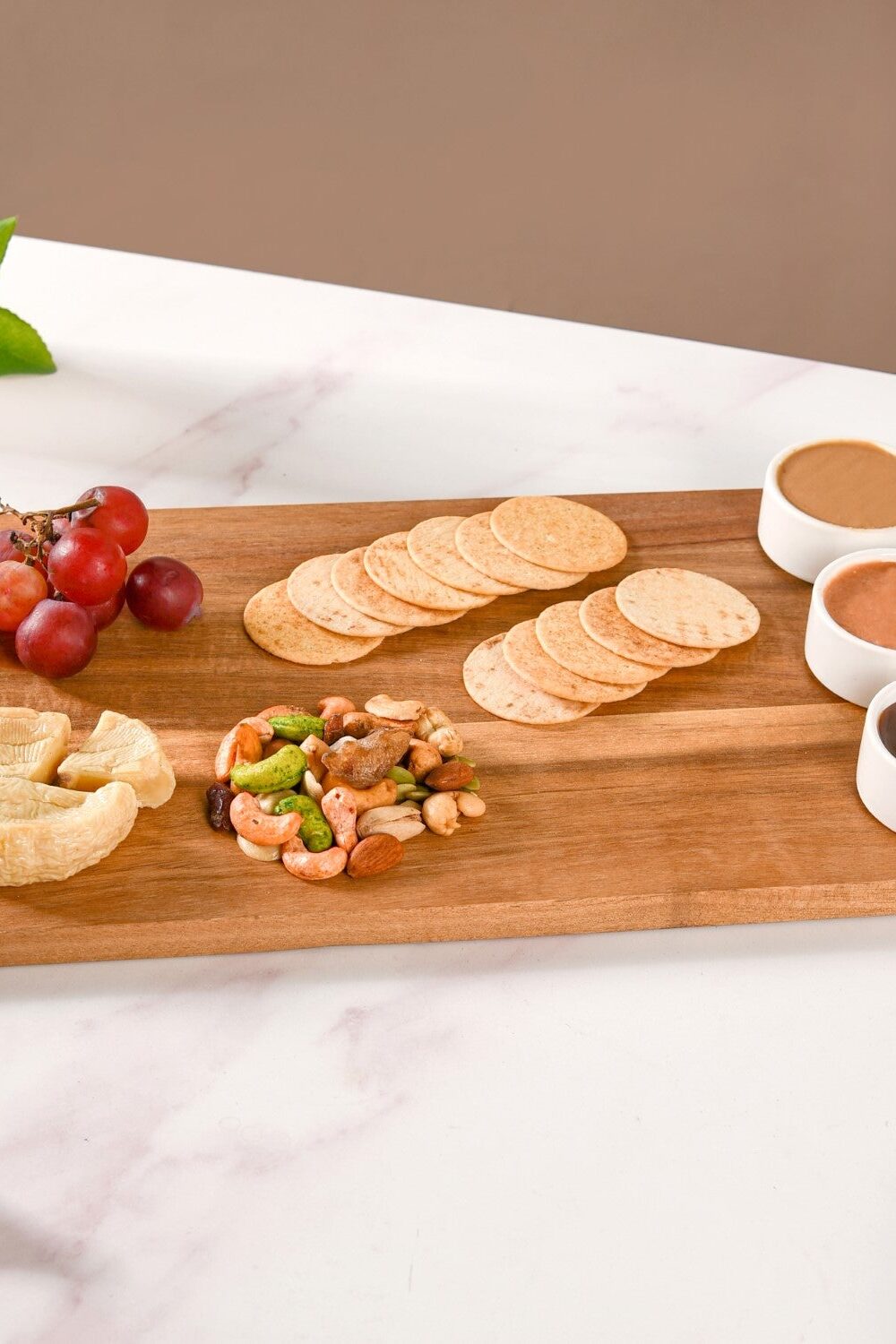 Acacia Wood Cheeseboard With Set Of 3 Small Bowls 50ml